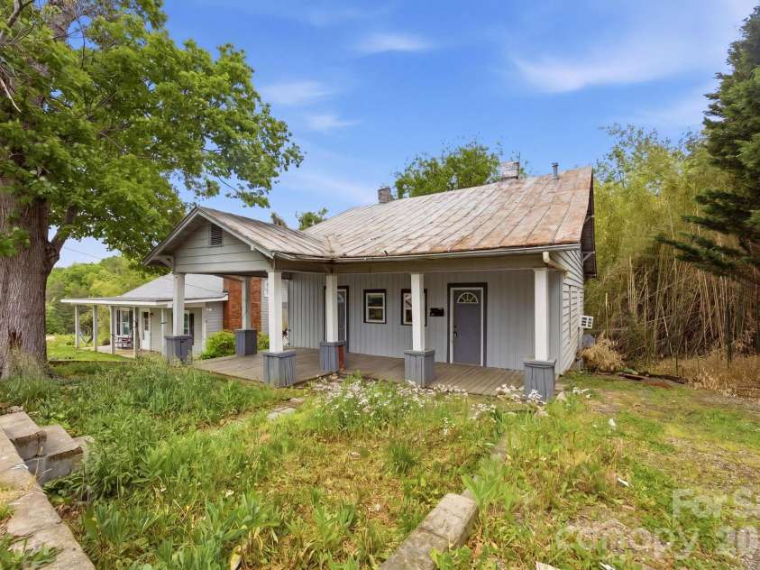 712 Conley Place, Lenoir, NC 28645.  MLS# CAR4376258, YatesRealty ID 22698. 
