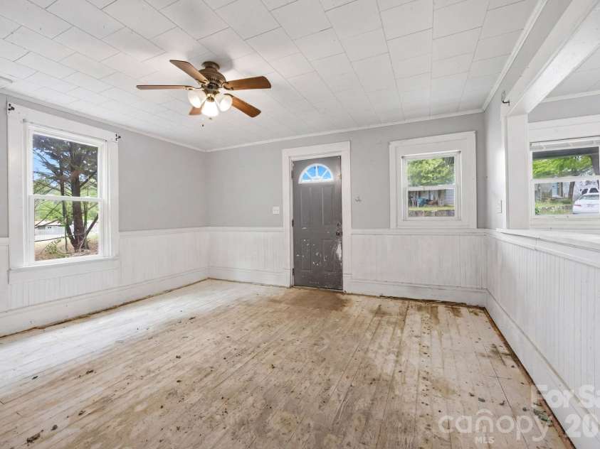 712 Conley Place, Lenoir, NC 28645.  MLS# CAR4376258, YatesRealty ID 22698. 