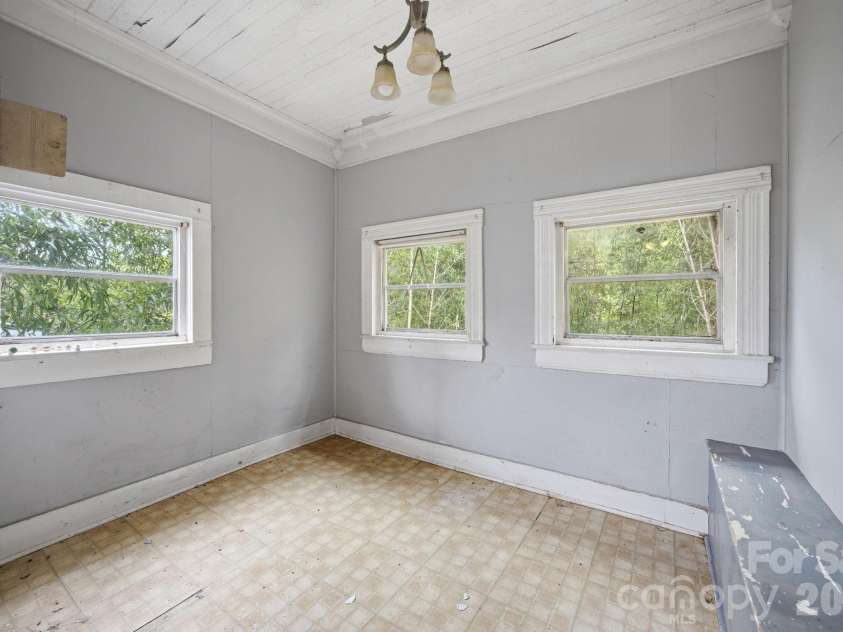 712 Conley Place, Lenoir, NC 28645.  MLS# CAR4376258, YatesRealty ID 22698. 