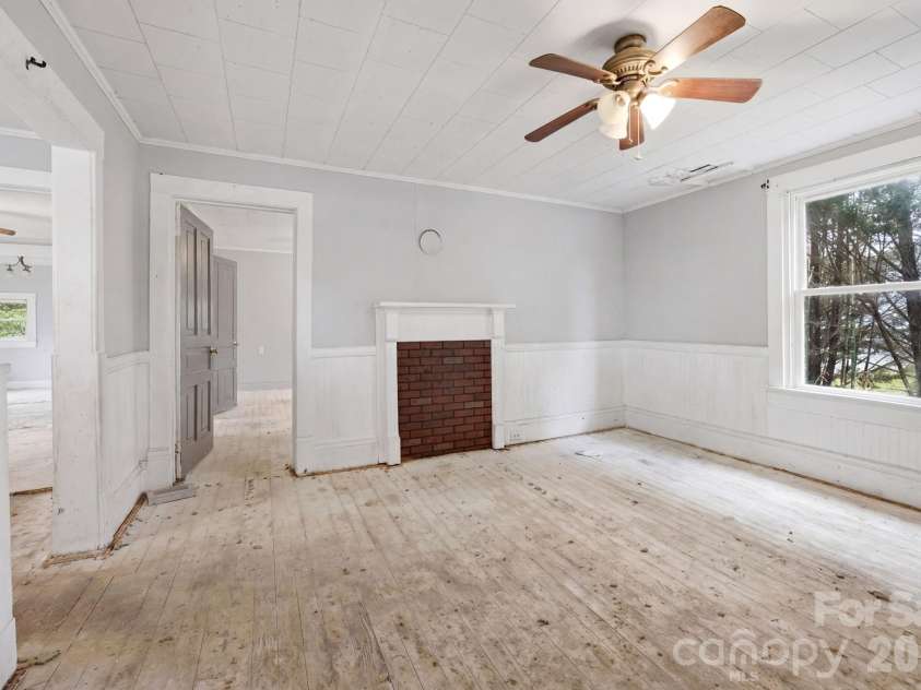 712 Conley Place, Lenoir, NC 28645.  MLS# CAR4376258, YatesRealty ID 22698. 
