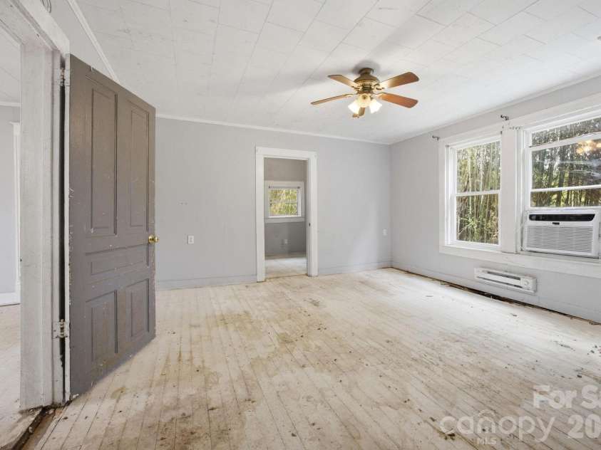 712 Conley Place, Lenoir, NC 28645.  MLS# CAR4376258, YatesRealty ID 22698. 