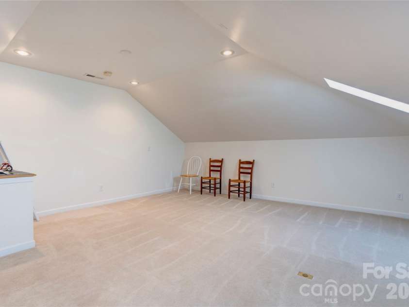 580 Gatsby Place, Concord, NC 28027.  MLS# CAR4359128, YatesRealty ID 22700. 2nd Floor Bonus Room
