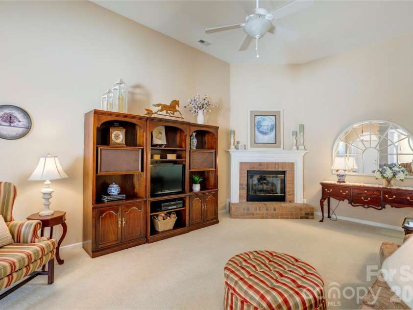 580 Gatsby Place, Concord, NC 28027.  MLS# CAR4359128, YatesRealty ID 22700. Great Room
