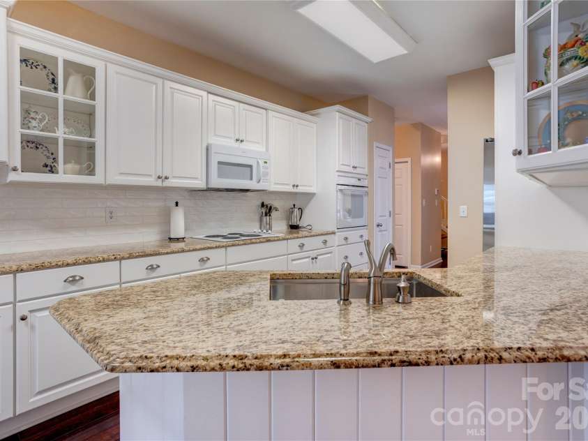 580 Gatsby Place, Concord, NC 28027.  MLS# CAR4359128, YatesRealty ID 22700. Main Kitchen, Island