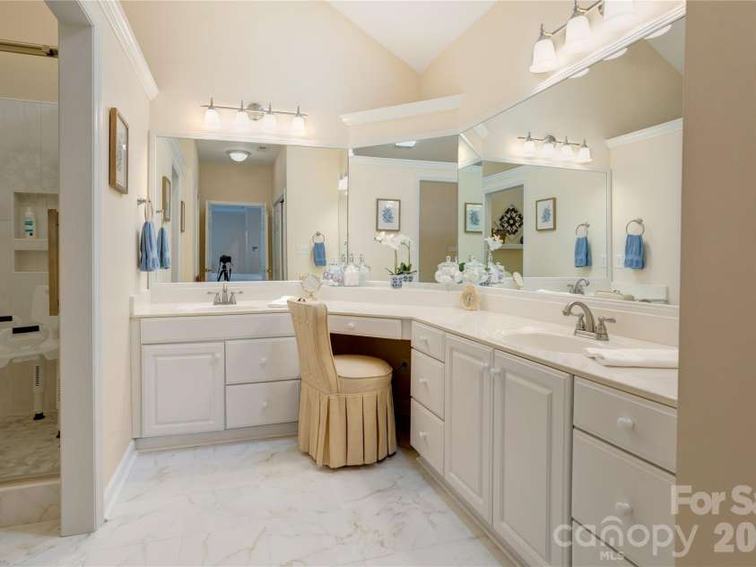 580 Gatsby Place, Concord, NC 28027.  MLS# CAR4359128, YatesRealty ID 22700. Primary Bath, Vanity & Double Sinks