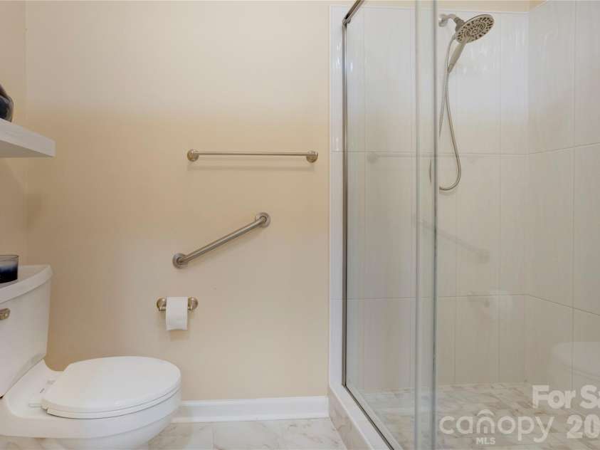 580 Gatsby Place, Concord, NC 28027.  MLS# CAR4359128, YatesRealty ID 22700. Primary Walk In Shower