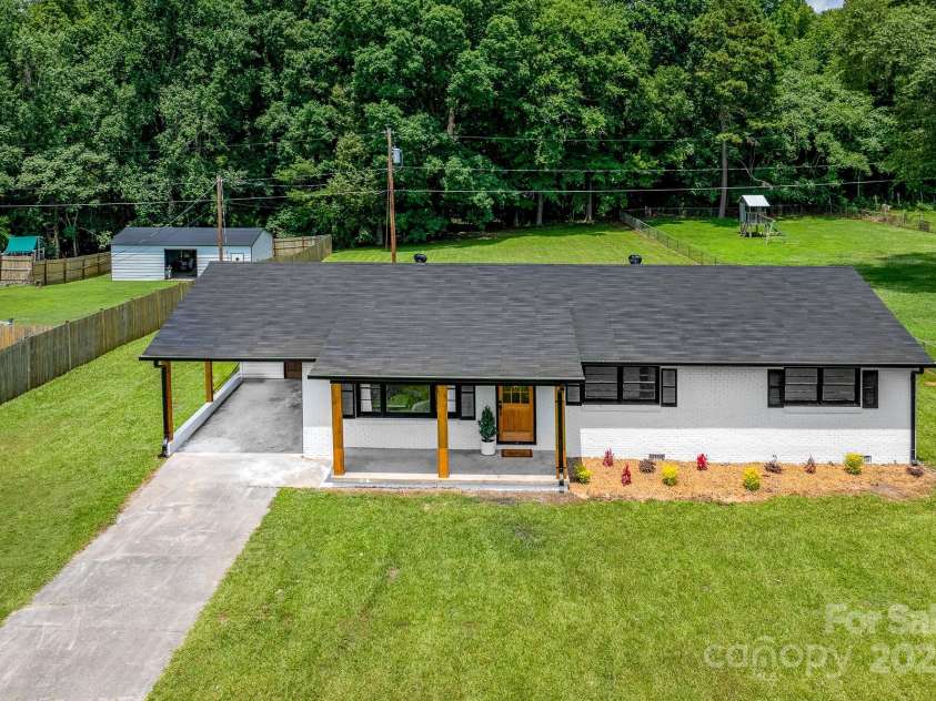 2610 Fairgreen Drive, Gastonia, NC 28056.  MLS# CAR4273614, YatesRealty ID 22701. 