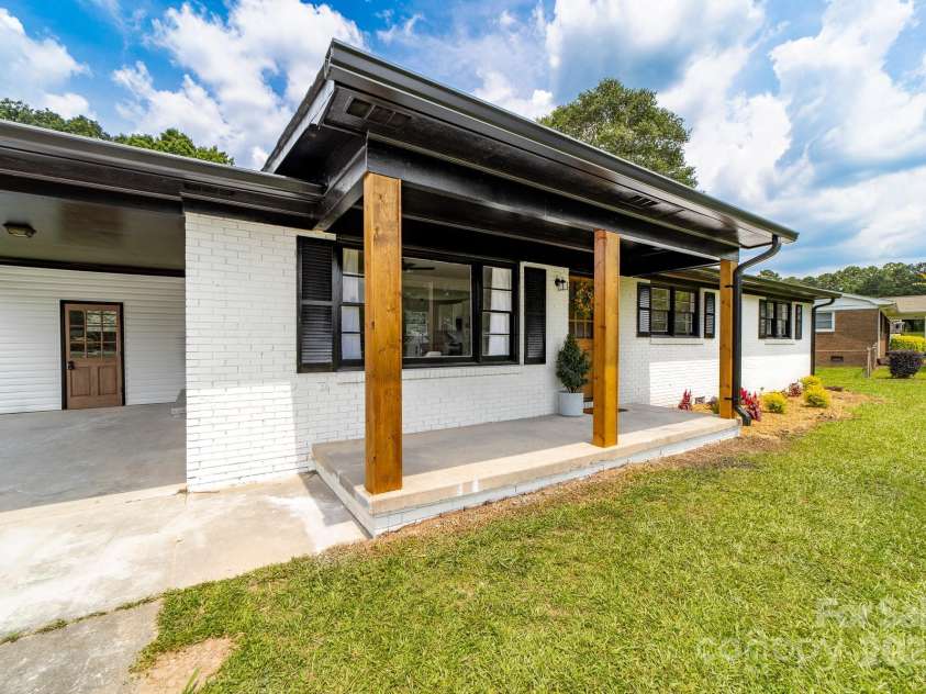 2610 Fairgreen Drive, Gastonia, NC 28056.  MLS# CAR4273614, YatesRealty ID 22701. 