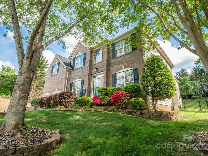 15406 Pepperwood Court, Huntersville, NC 28078.  MLS# CAR4254597, YatesRealty ID 22702. 