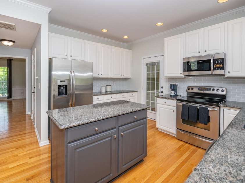 15406 Pepperwood Court, Huntersville, NC 28078.  MLS# CAR4254597, YatesRealty ID 22702. 