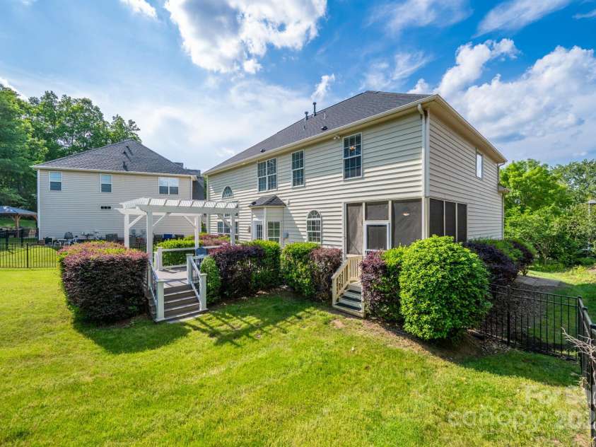 15406 Pepperwood Court, Huntersville, NC 28078.  MLS# CAR4254597, YatesRealty ID 22702. 