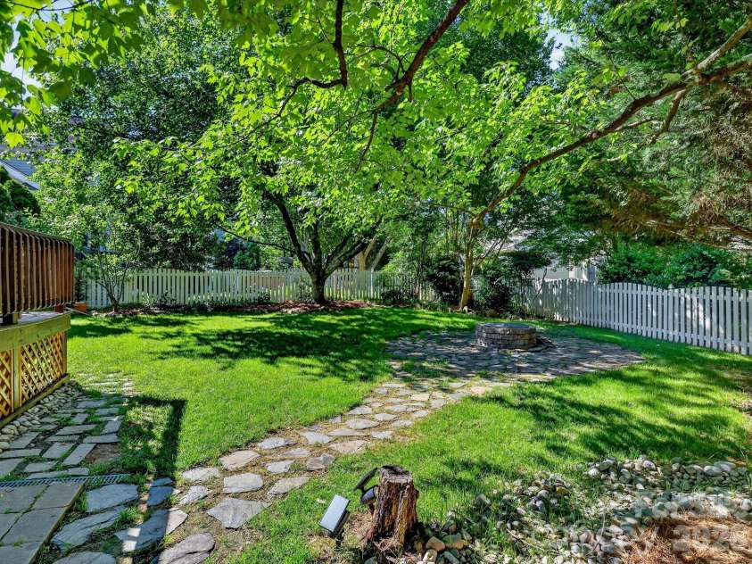 814 Stargard Court, Charlotte, NC 28270.  MLS# CAR4379760, YatesRealty ID 22702. 