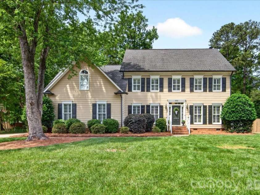 10216 Hollybrook Drive, Charlotte, NC 28277.  MLS# CAR4380428, YatesRealty ID 22703. 