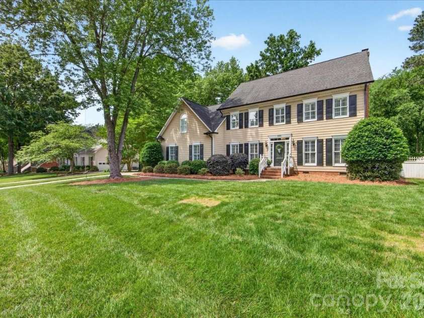 10216 Hollybrook Drive, Charlotte, NC 28277.  MLS# CAR4380428, YatesRealty ID 22703. 