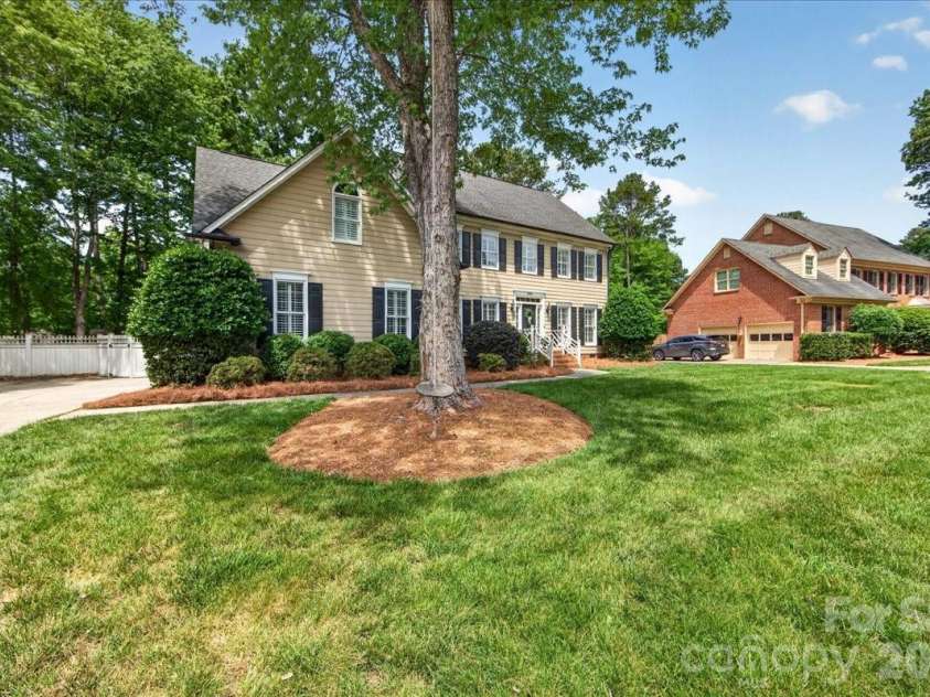 10216 Hollybrook Drive, Charlotte, NC 28277.  MLS# CAR4380428, YatesRealty ID 22703. 
