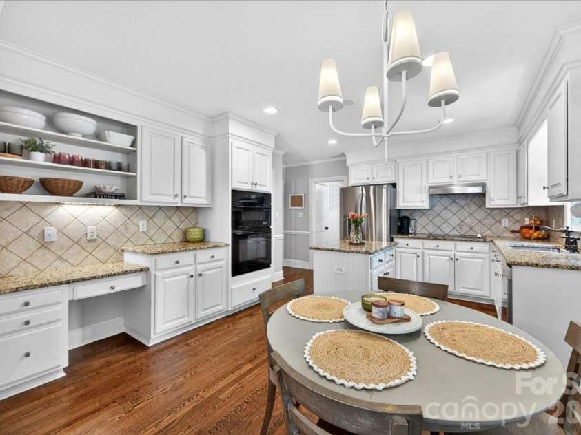 10216 Hollybrook Drive, Charlotte, NC 28277.  MLS# CAR4380428, YatesRealty ID 22703. 