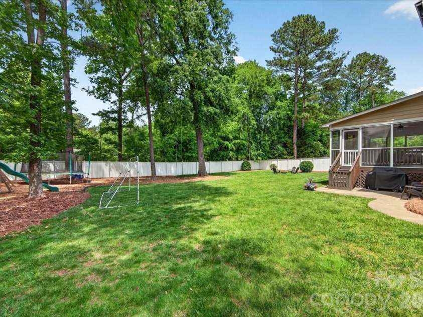 10216 Hollybrook Drive, Charlotte, NC 28277.  MLS# CAR4380428, YatesRealty ID 22703. 