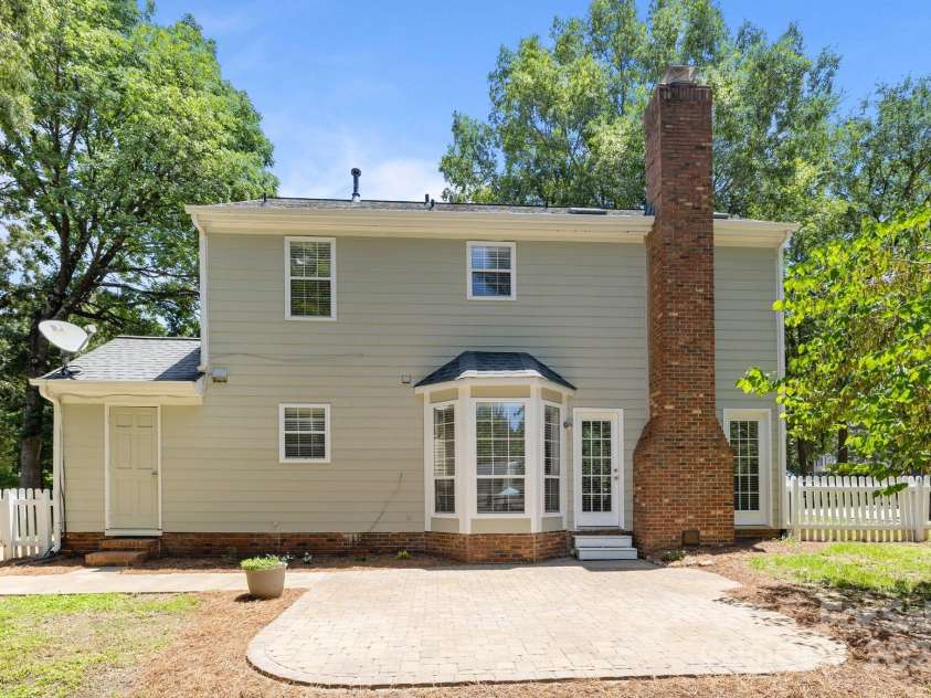 10600 Four Mile Creek Road, Charlotte, NC 28277.  MLS# CAR4271477, YatesRealty ID 22704. 