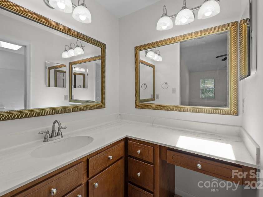 10600 Four Mile Creek Road, Charlotte, NC 28277.  MLS# CAR4271477, YatesRealty ID 22704. 