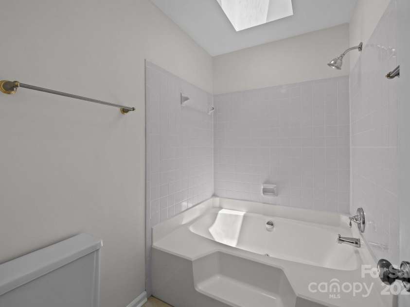 10600 Four Mile Creek Road, Charlotte, NC 28277.  MLS# CAR4271477, YatesRealty ID 22704. 