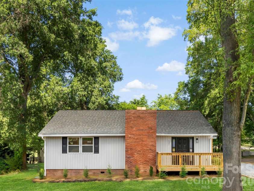 527 Bostian Avenue, Kannapolis, NC 28083.  MLS# CAR4347544, YatesRealty ID 22706. 