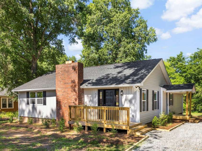 527 Bostian Avenue, Kannapolis, NC 28083.  MLS# CAR4347544, YatesRealty ID 22706. 