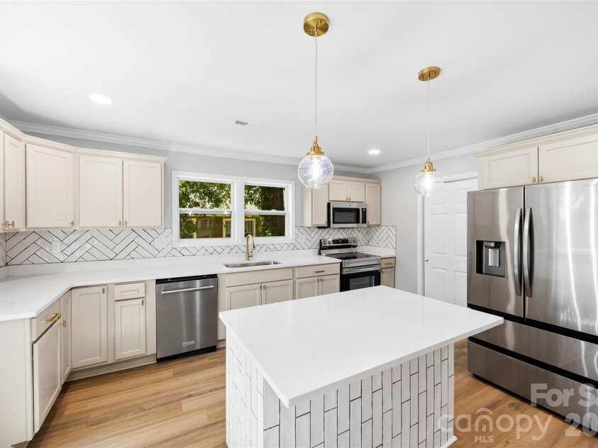 527 Bostian Avenue, Kannapolis, NC 28083.  MLS# CAR4347544, YatesRealty ID 22706. 