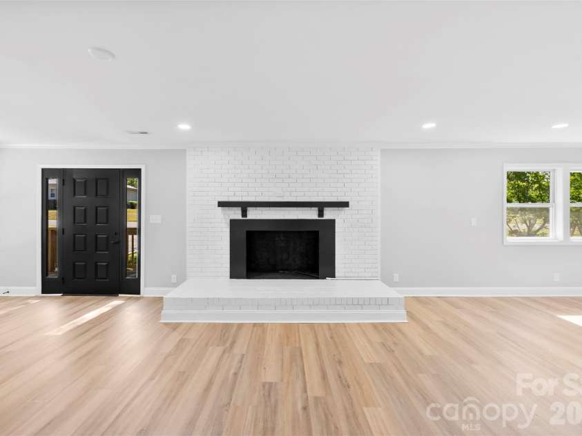 527 Bostian Avenue, Kannapolis, NC 28083.  MLS# CAR4347544, YatesRealty ID 22706. 