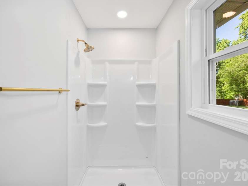 527 Bostian Avenue, Kannapolis, NC 28083.  MLS# CAR4347544, YatesRealty ID 22706. 