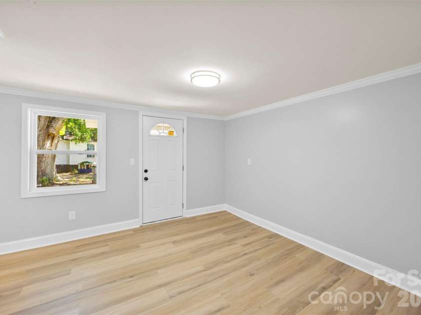 527 Bostian Avenue, Kannapolis, NC 28083.  MLS# CAR4347544, YatesRealty ID 22706. 