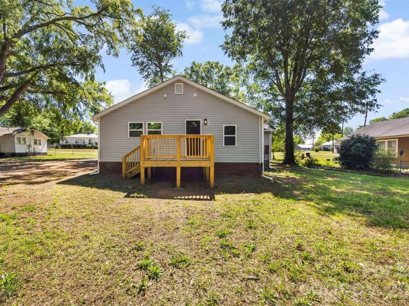 527 Bostian Avenue, Kannapolis, NC 28083.  MLS# CAR4347544, YatesRealty ID 22706. 