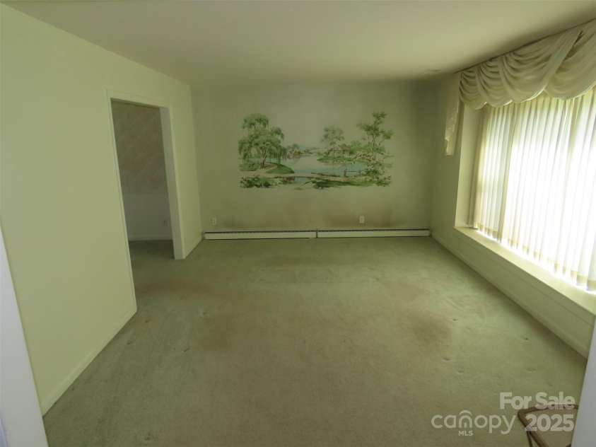 5823 Rupert Lane, Charlotte, NC 28215.  MLS# CAR4276006, YatesRealty ID 22706. 