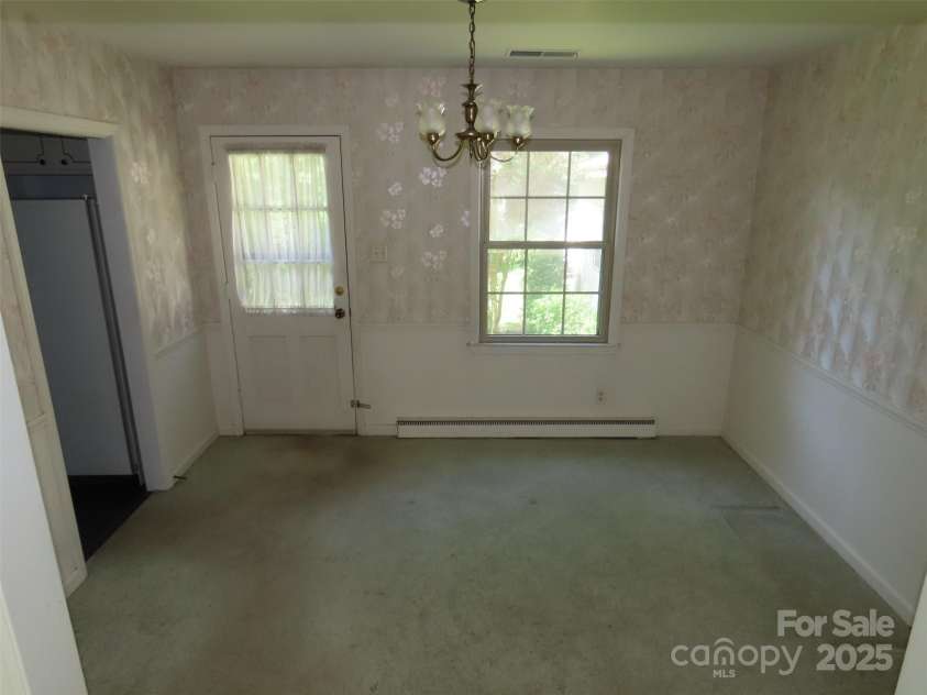 5823 Rupert Lane, Charlotte, NC 28215.  MLS# CAR4276006, YatesRealty ID 22706. 