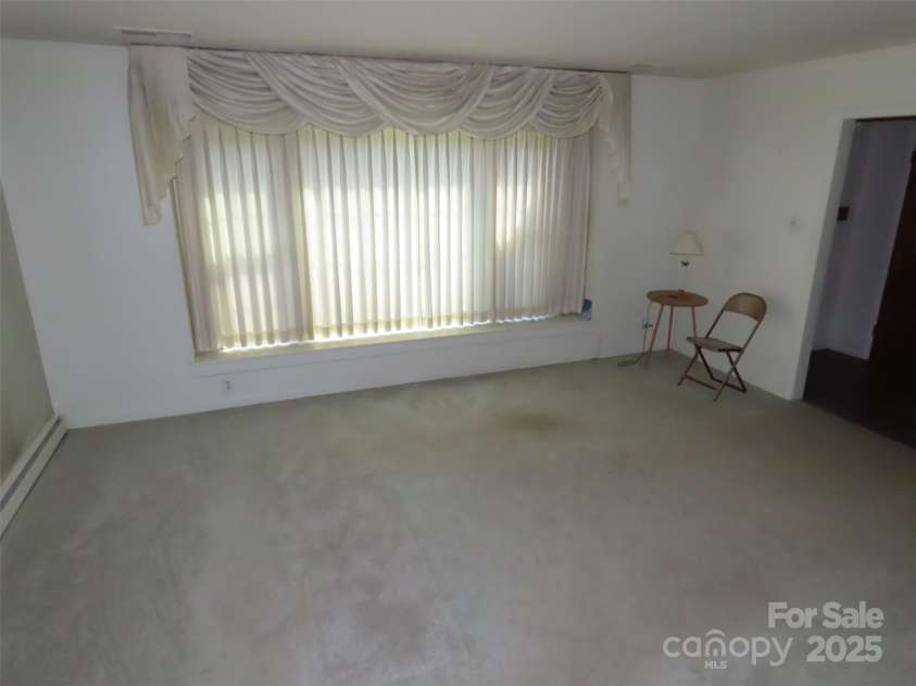 5823 Rupert Lane, Charlotte, NC 28215.  MLS# CAR4276006, YatesRealty ID 22706. 