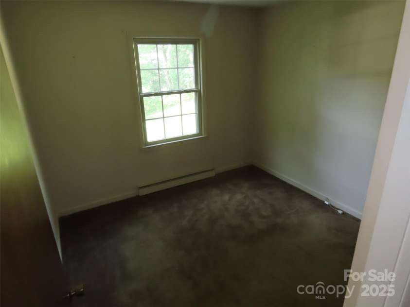 5823 Rupert Lane, Charlotte, NC 28215.  MLS# CAR4276006, YatesRealty ID 22706. 