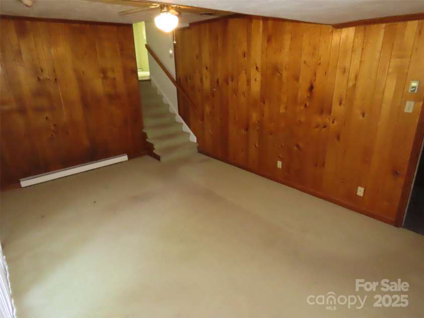 5823 Rupert Lane, Charlotte, NC 28215.  MLS# CAR4276006, YatesRealty ID 22706. 