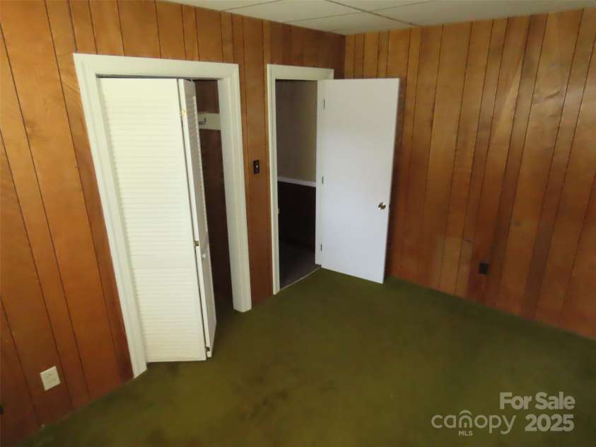 5823 Rupert Lane, Charlotte, NC 28215.  MLS# CAR4276006, YatesRealty ID 22706. 