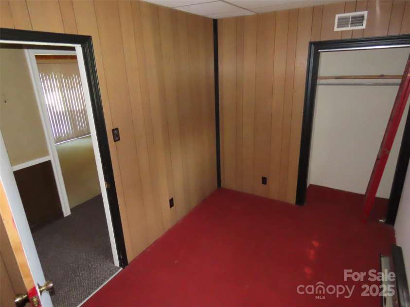5823 Rupert Lane, Charlotte, NC 28215.  MLS# CAR4276006, YatesRealty ID 22706. 