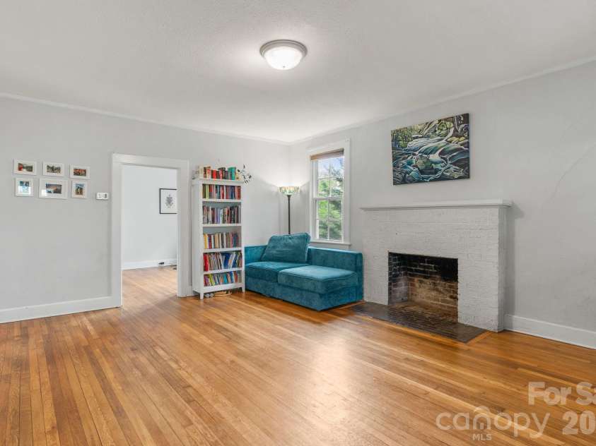 1 Ridgefield Place, Asheville, NC 28803.  MLS# CAR4357562, YatesRealty ID 22707. 