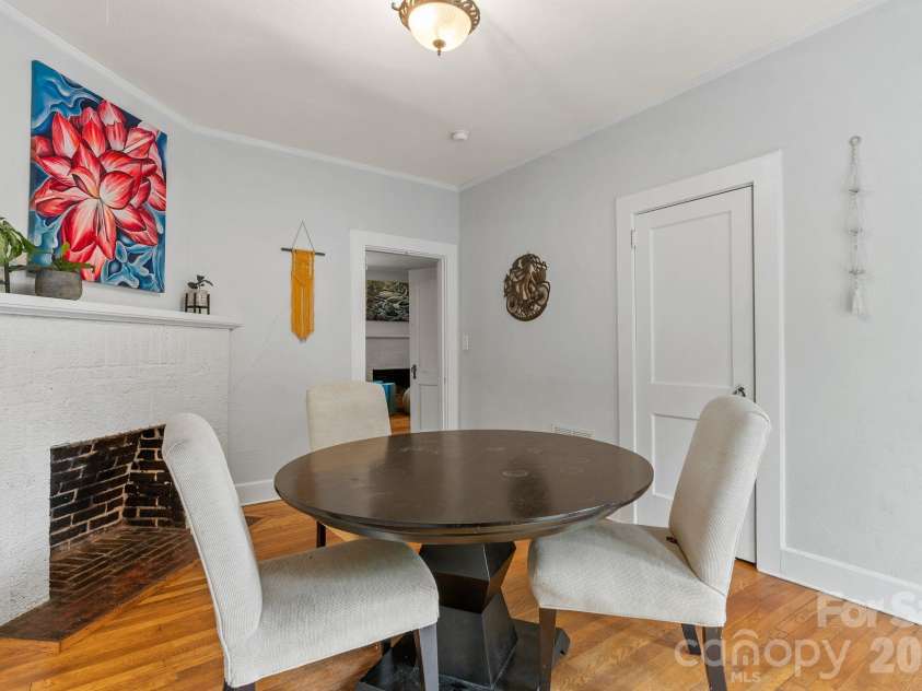 1 Ridgefield Place, Asheville, NC 28803.  MLS# CAR4357562, YatesRealty ID 22707. 