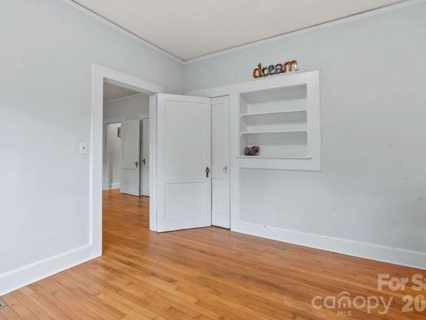 1 Ridgefield Place, Asheville, NC 28803.  MLS# CAR4357562, YatesRealty ID 22707. 