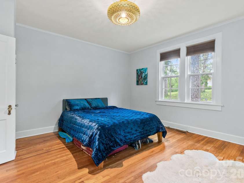 1 Ridgefield Place, Asheville, NC 28803.  MLS# CAR4357562, YatesRealty ID 22707. 