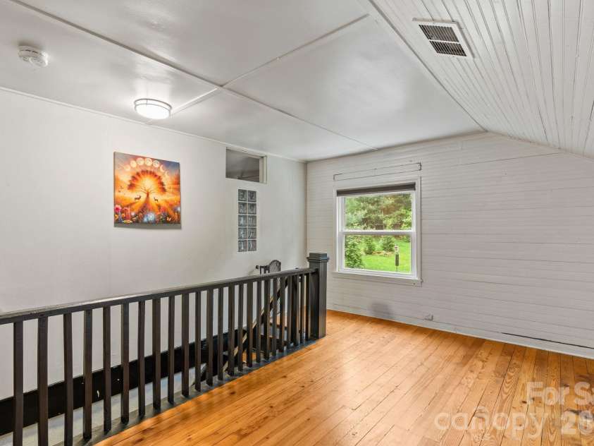 1 Ridgefield Place, Asheville, NC 28803.  MLS# CAR4357562, YatesRealty ID 22707. 
