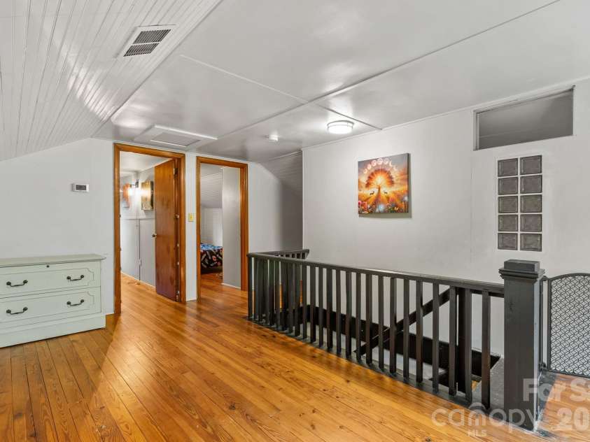 1 Ridgefield Place, Asheville, NC 28803.  MLS# CAR4357562, YatesRealty ID 22707. 