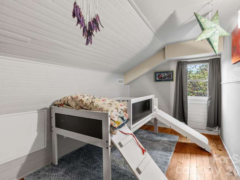 1 Ridgefield Place, Asheville, NC 28803.  MLS# CAR4357562, YatesRealty ID 22707. 