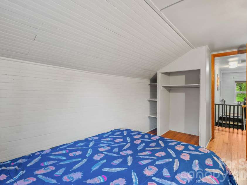 1 Ridgefield Place, Asheville, NC 28803.  MLS# CAR4357562, YatesRealty ID 22707. 