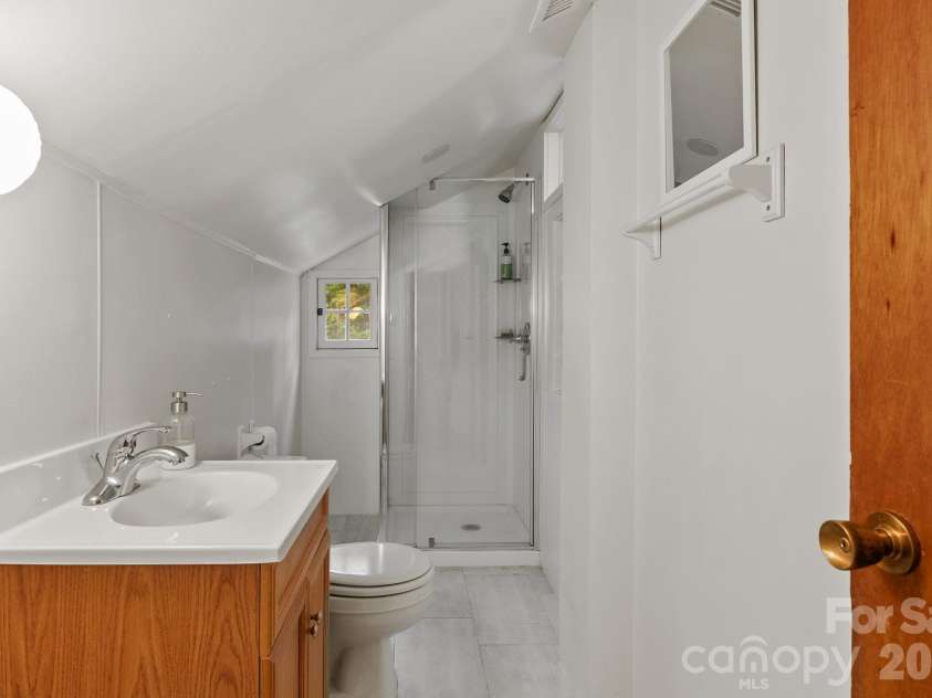 1 Ridgefield Place, Asheville, NC 28803.  MLS# CAR4357562, YatesRealty ID 22707. 