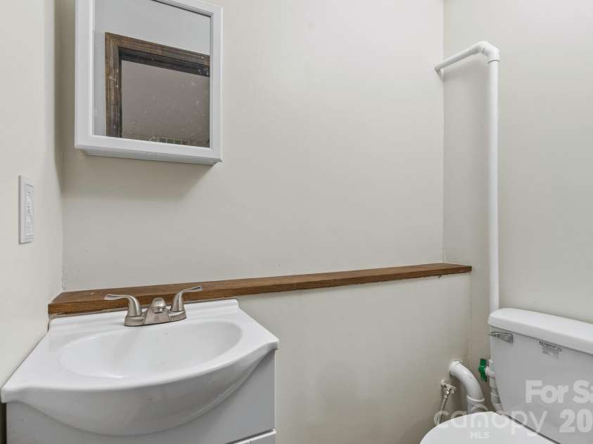 1 Ridgefield Place, Asheville, NC 28803.  MLS# CAR4357562, YatesRealty ID 22707. 