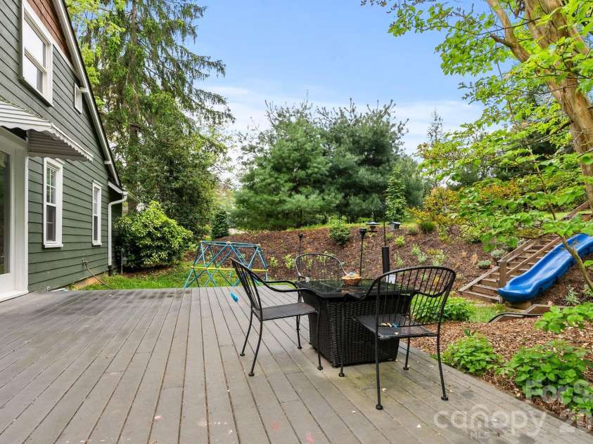 1 Ridgefield Place, Asheville, NC 28803.  MLS# CAR4357562, YatesRealty ID 22707. 