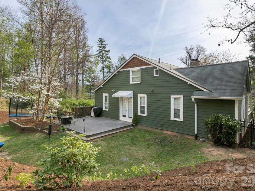 1 Ridgefield Place, Asheville, NC 28803.  MLS# CAR4357562, YatesRealty ID 22707. 